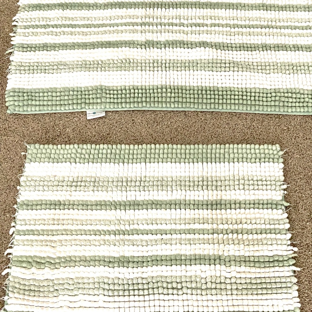 2 MATCHING BATHROOM FLOOR MATS MEDIUM & LARGE.